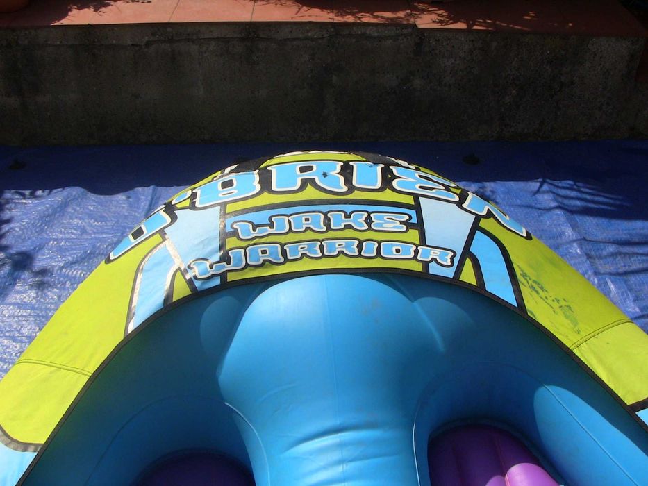 Boia de reboque para barco, duas pessoas.