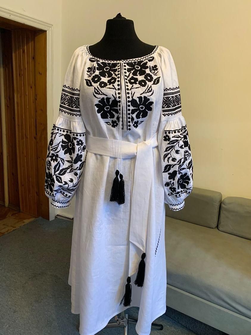 Продам вишиту сукню з натурального льону розмір 52 - 54
