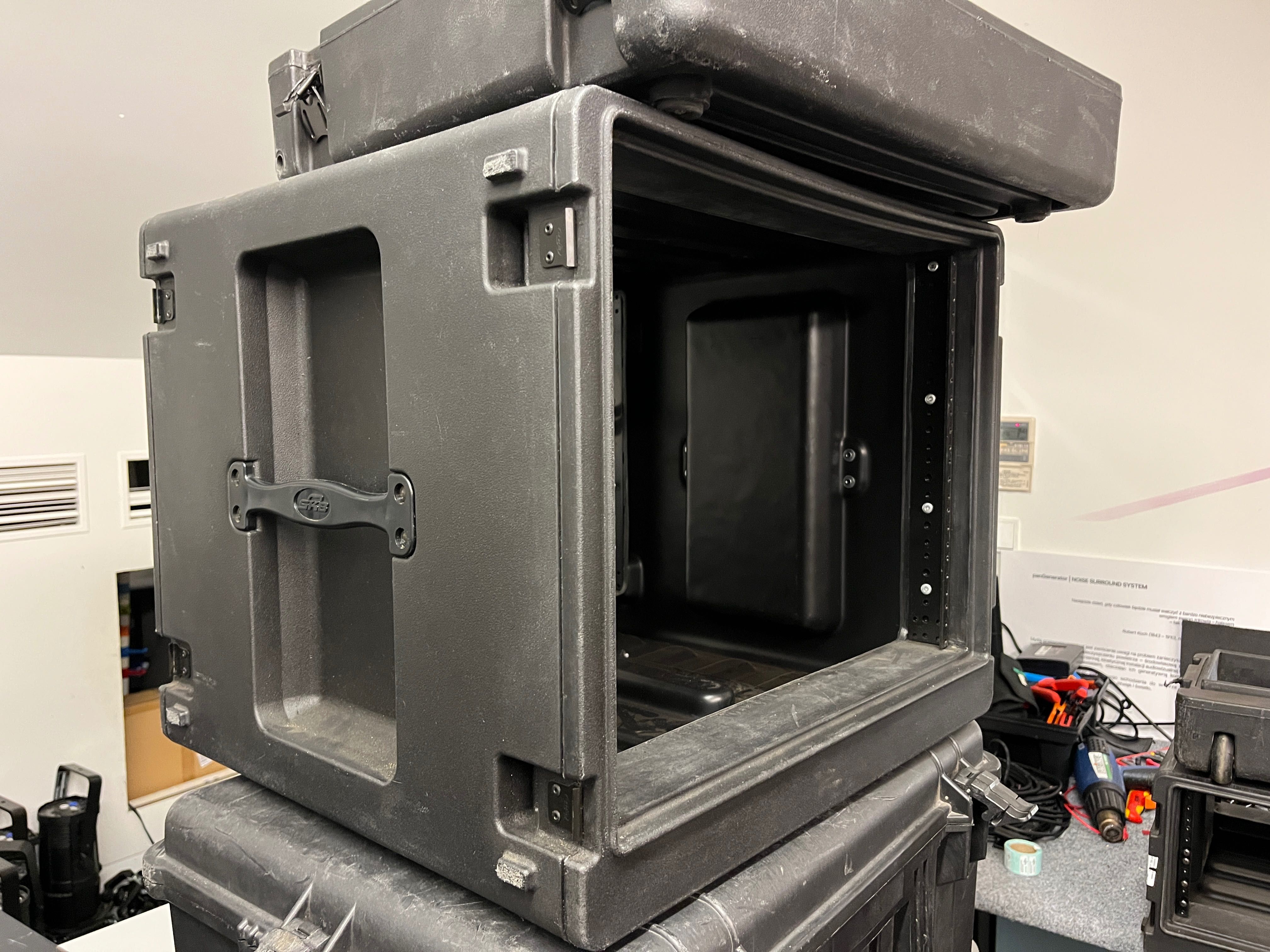 Case 8U SKB R8UW Roto Rolling Rack - Używany