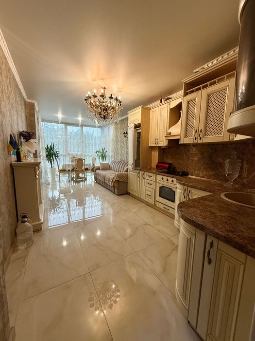 Довгострокова оренда великої двокімнатної квартири на Прорізній. Газ