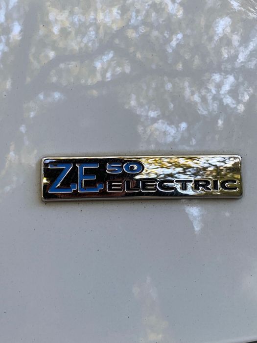 Renault zoe 50 cv eletrico com baterias proprias