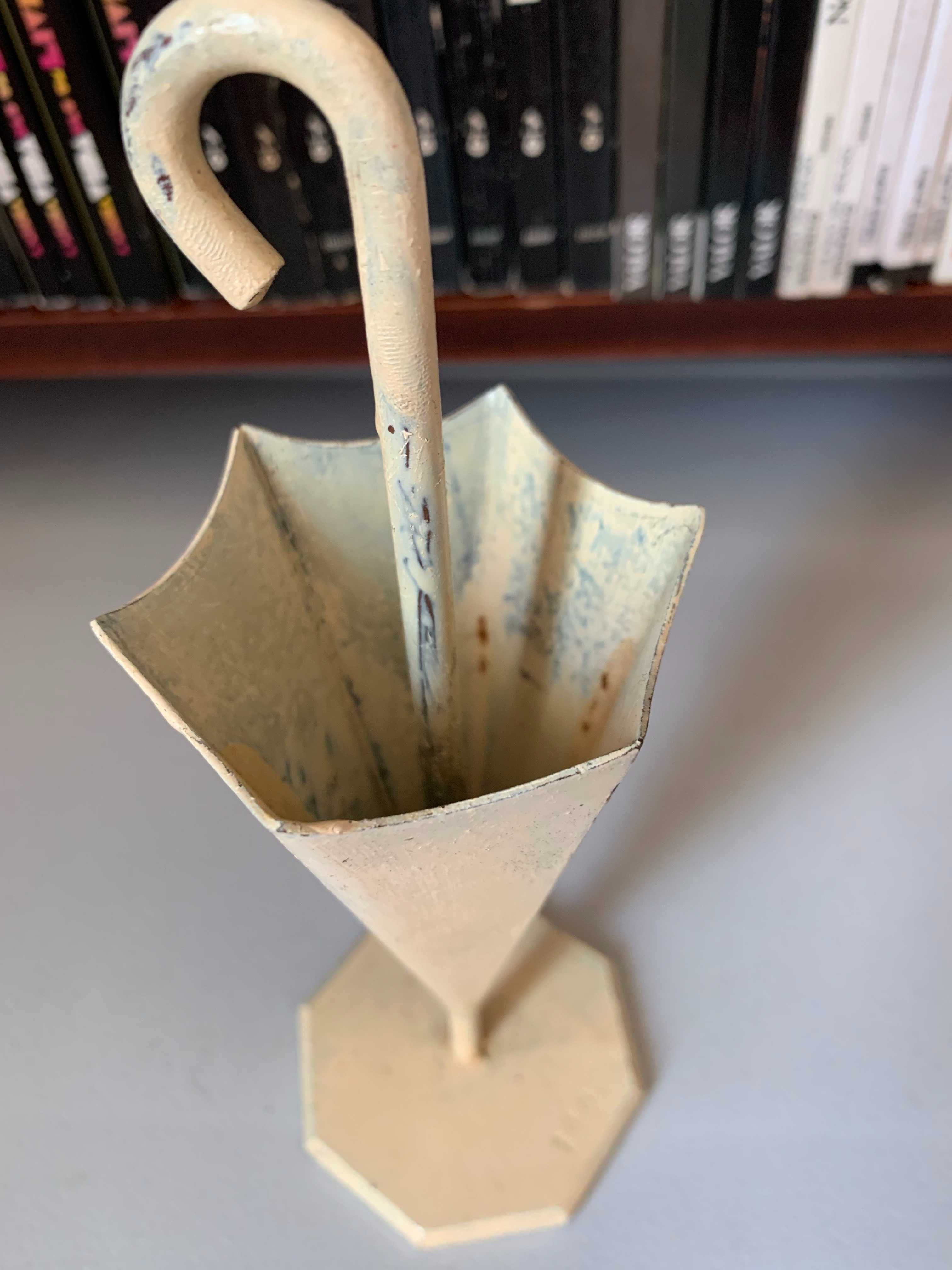 Figura Decorativa em Metal - Guarda-Chuva