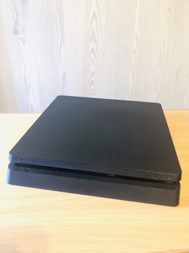 Playstation 4 slim