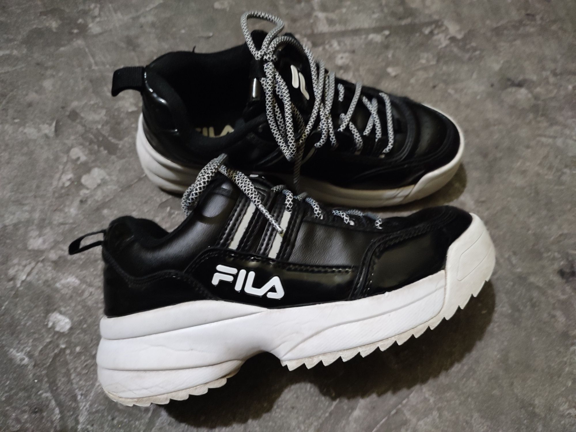 Buty Fila 37 czarno białe