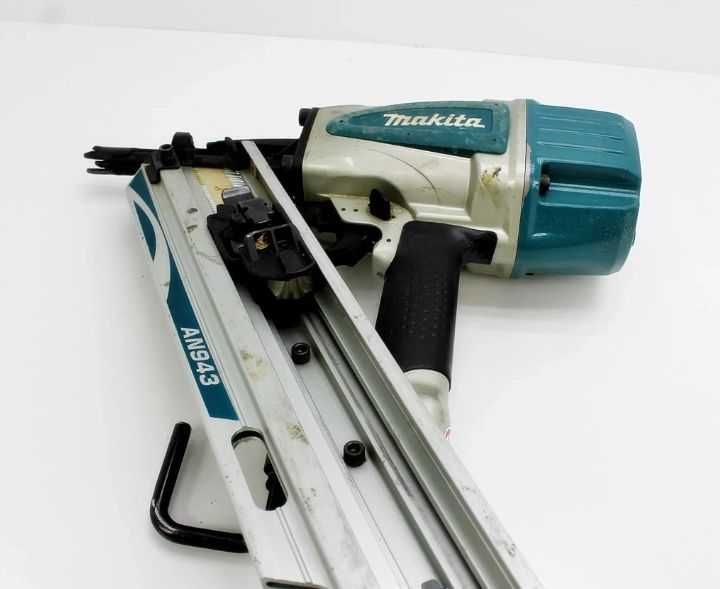 Gwóźdź pneumatyczna dekarska makita an943