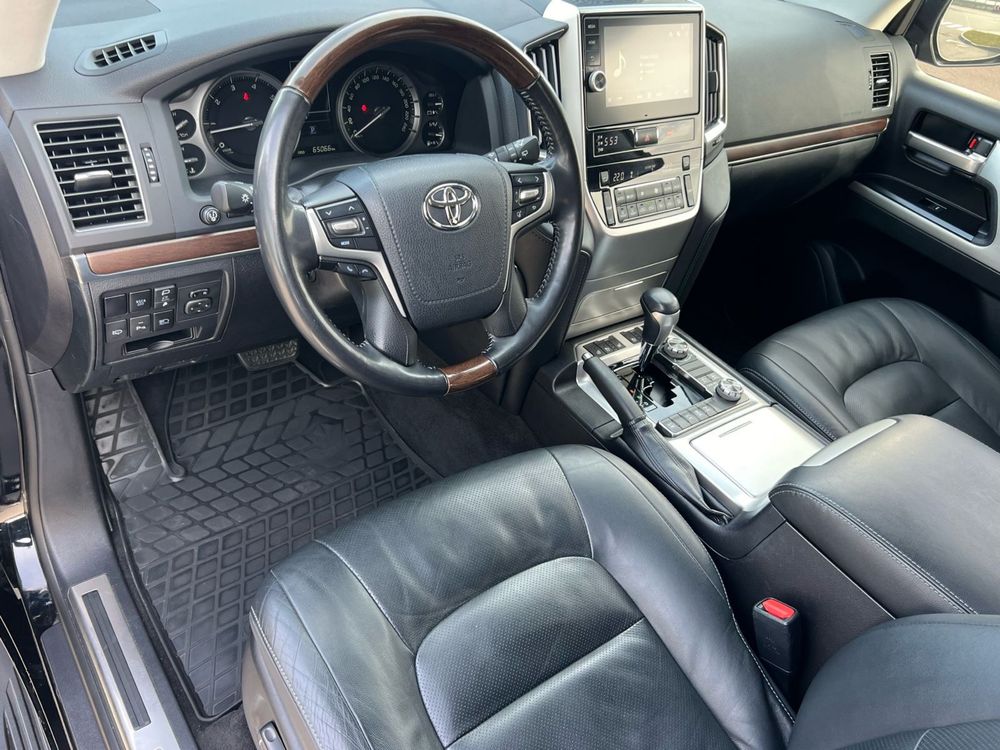 Toyota Land Cruiser 2020 Офіційний Не фарбований