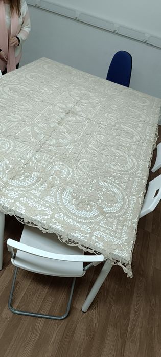 Toalha de mesa bordada à mão