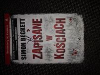 Thriller Zapisane w kościach Simon Beckett