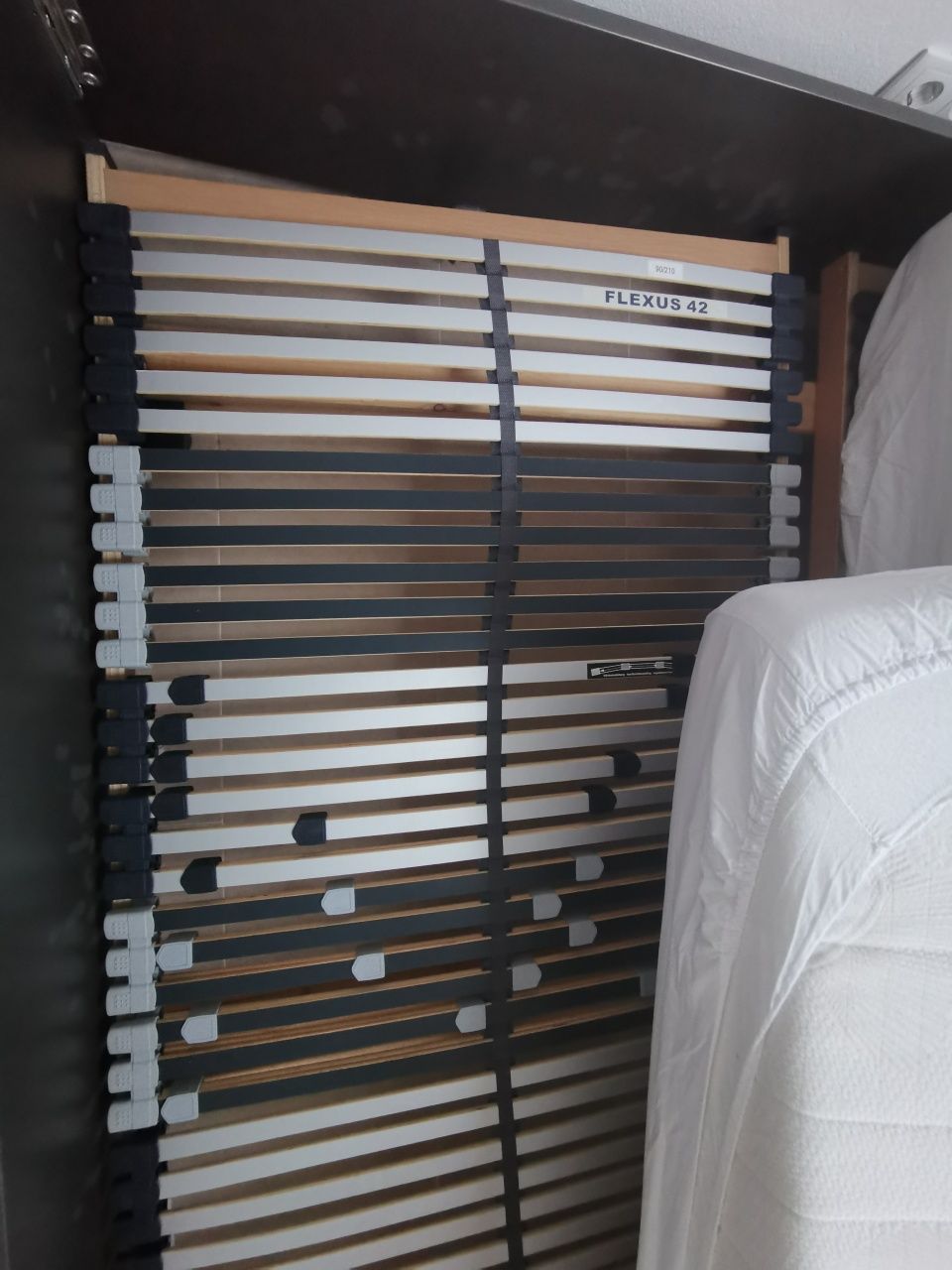 Cama de casal. Óptimo Preço. Bom estado.