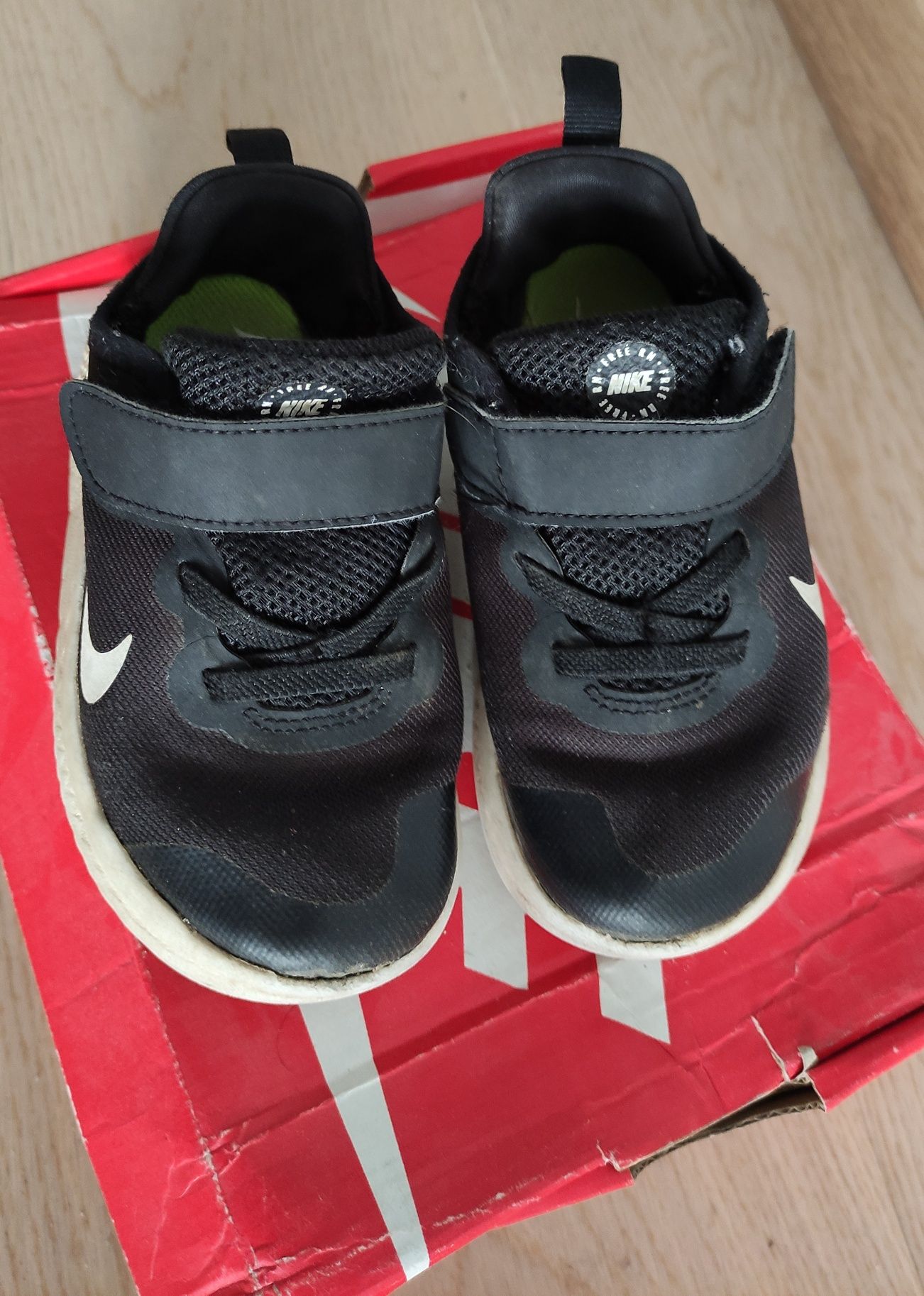 Buty adidasy Nike chłopięce r. 26