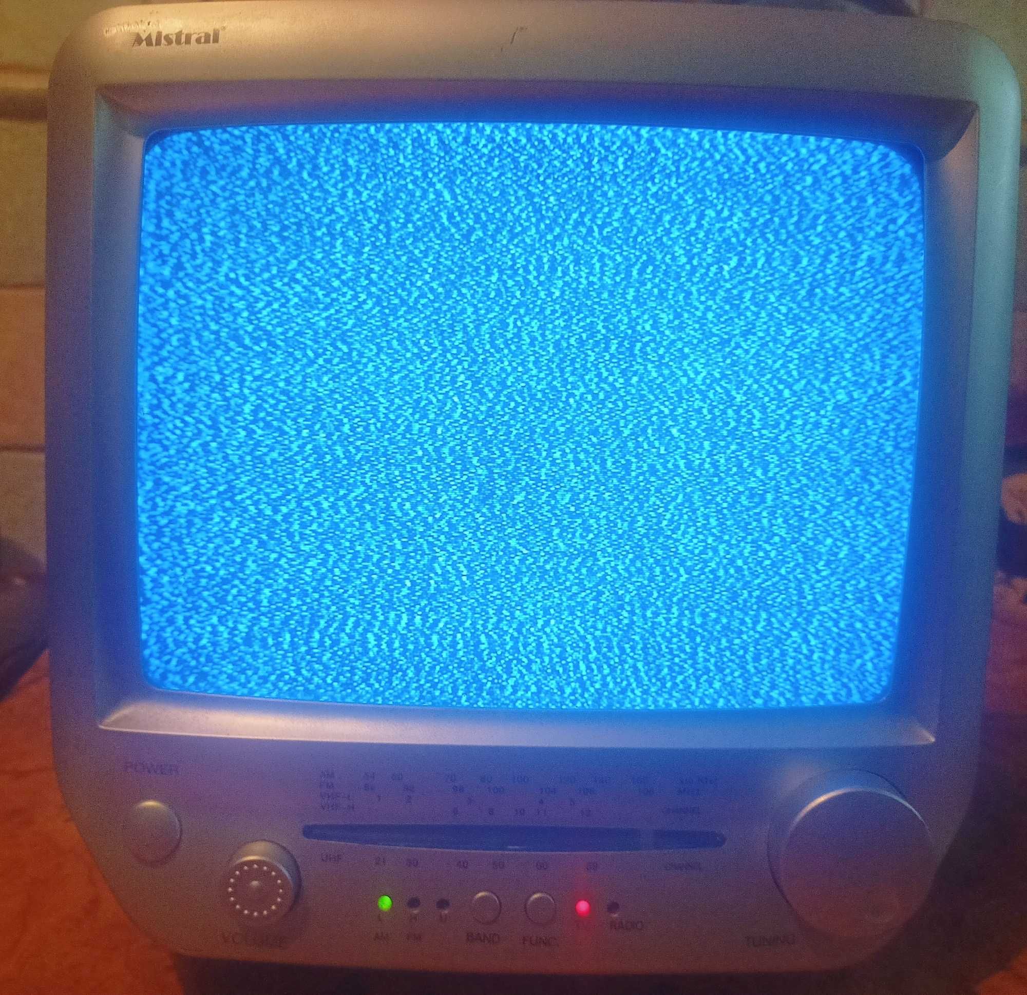 Stary telewizor turystyczny Mistral