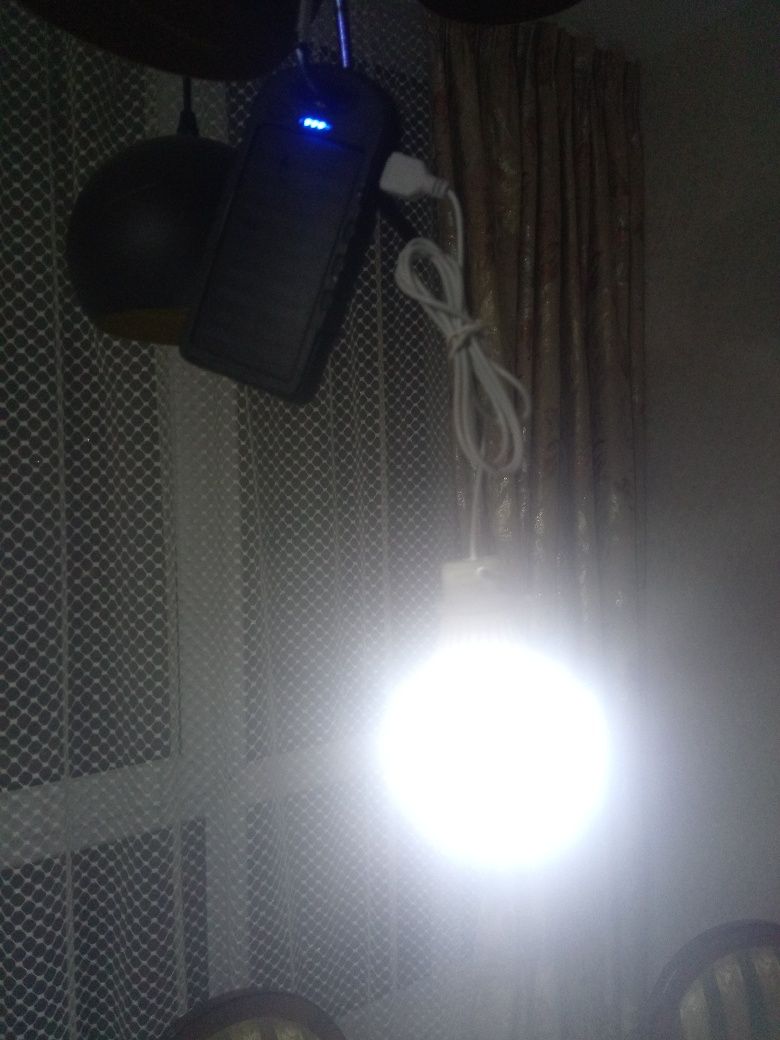 Продам LED (Лэд) лампочку 12 вольт с USB разъемом
