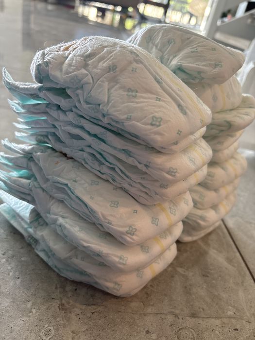 Pampers pants 2  sztuk 23 pieluchy