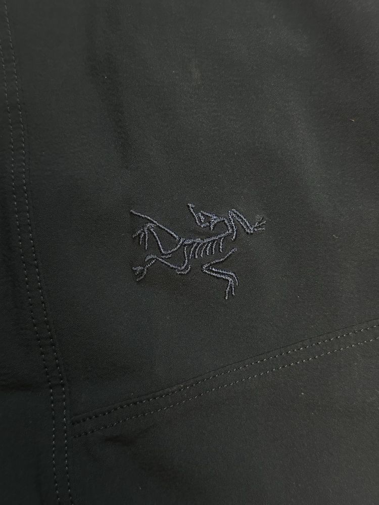 Водовідштовхуючі трекінгові штани Arcteryx