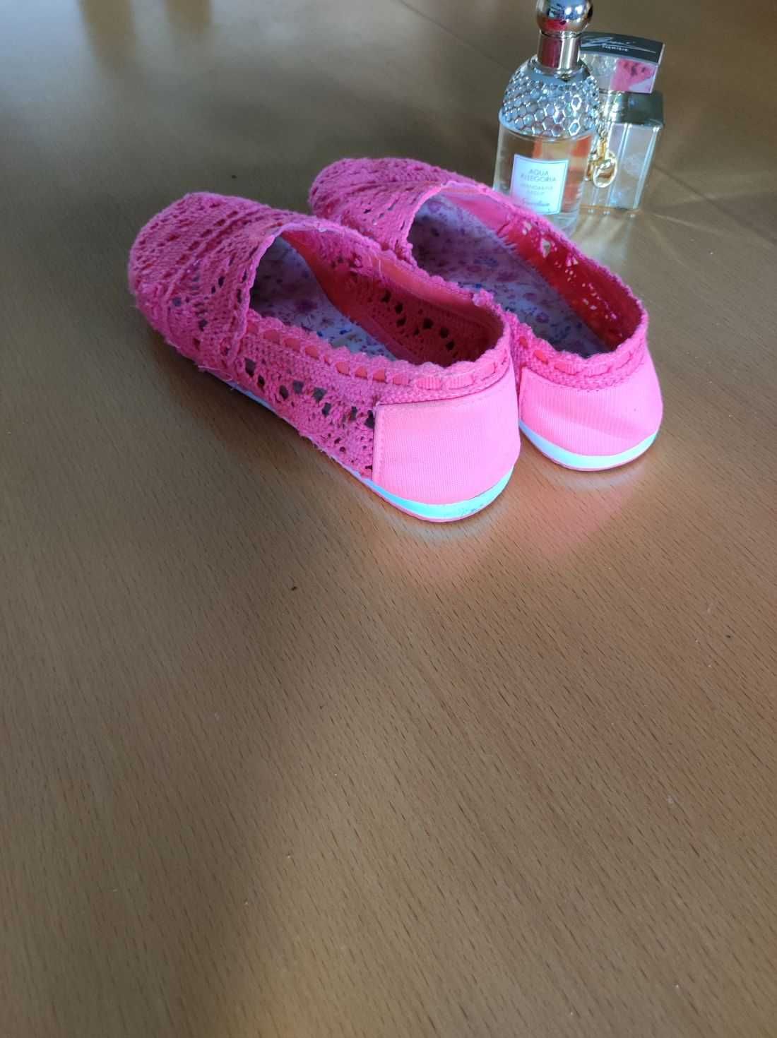tenisówki espadryle włóczkowe koronkowe ażurowe neonowe przewiewne