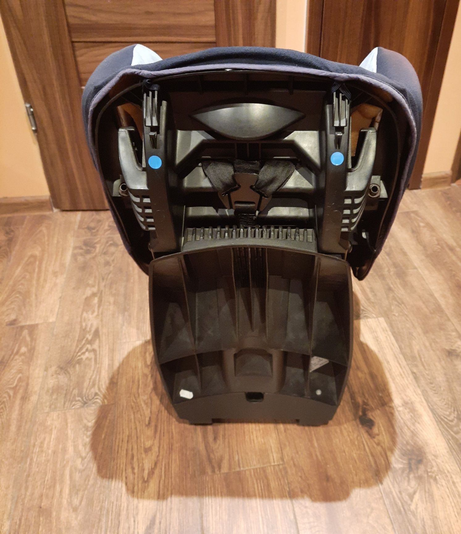 Fotelik samochodowy dziecięcy bebe confort Iseos 9-18 kg
