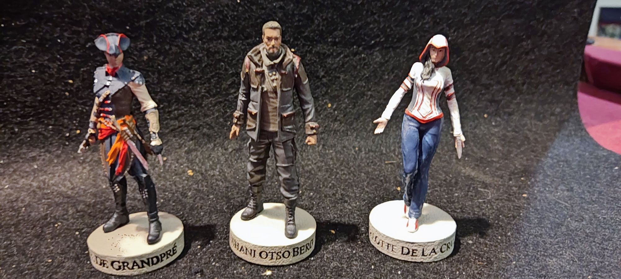 3 figuras assassis creed