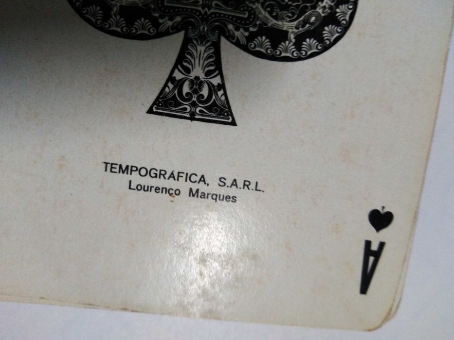 Caixa Madeira + 2 Baralhos Cartas "Tempográfica SARL Lourenço Marques"