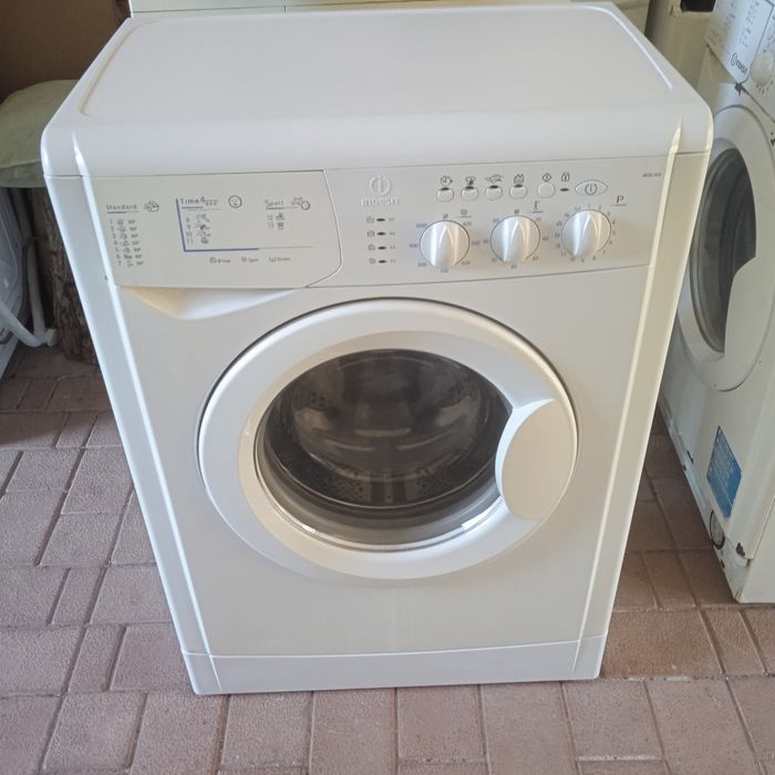 Пральна стиральная машина Indesit 5кг wisl 83