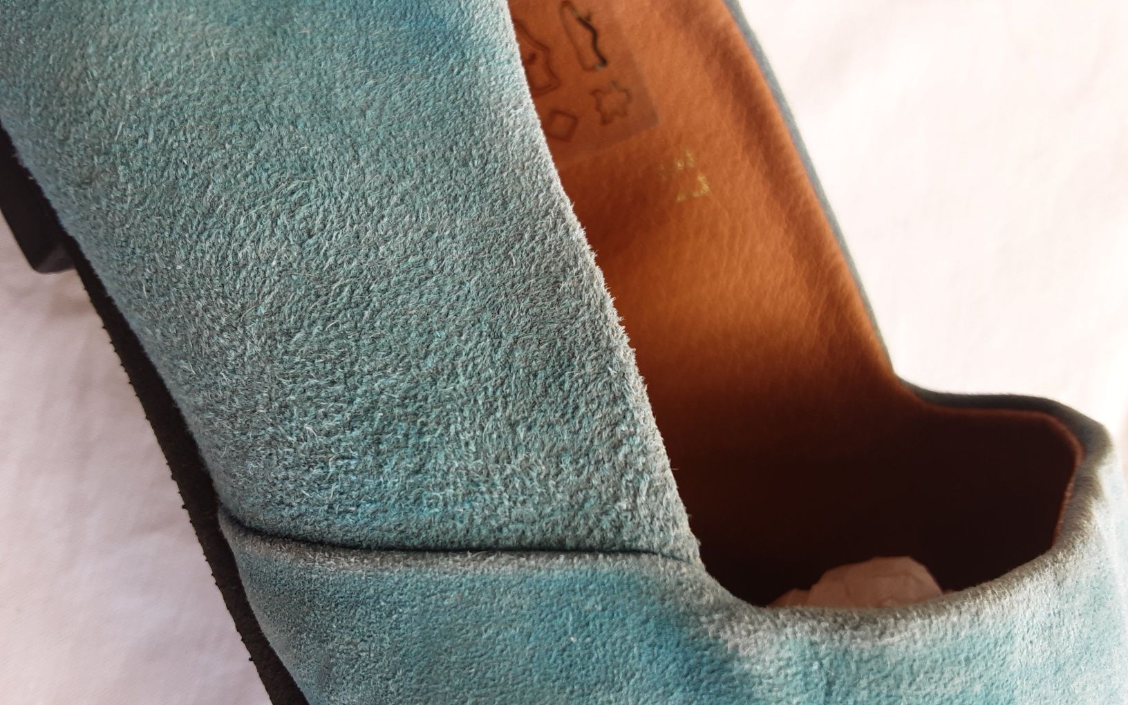 Sapatos em pele azul