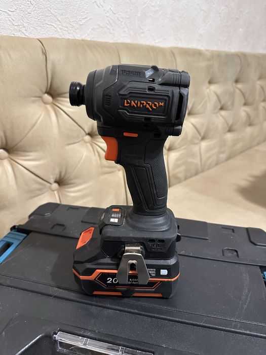 Оренда глибинного вібратора для бетону. Дрель і шуруповерт ударний