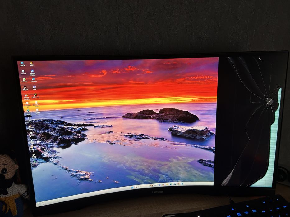 Новий Монітор samsung s27cg550EI розбита матриця