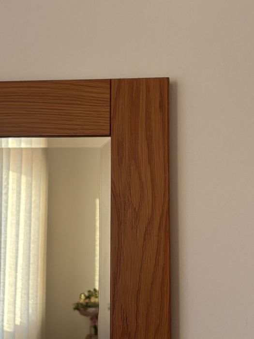 Espelho decorativo com moldura em madeira