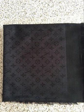 lenço preto Louis Vuitton