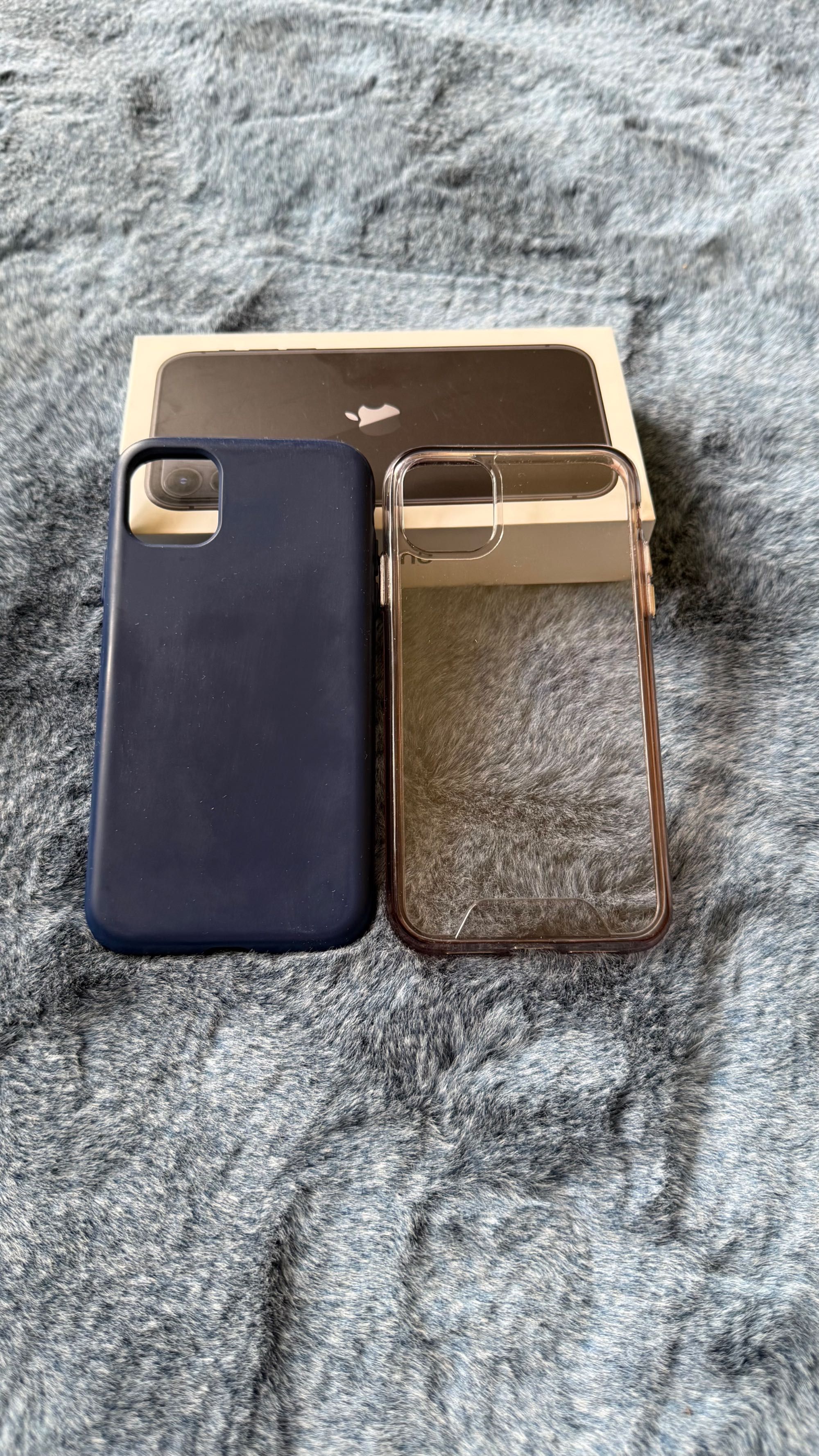 IPhone 11, 64 GB + etui