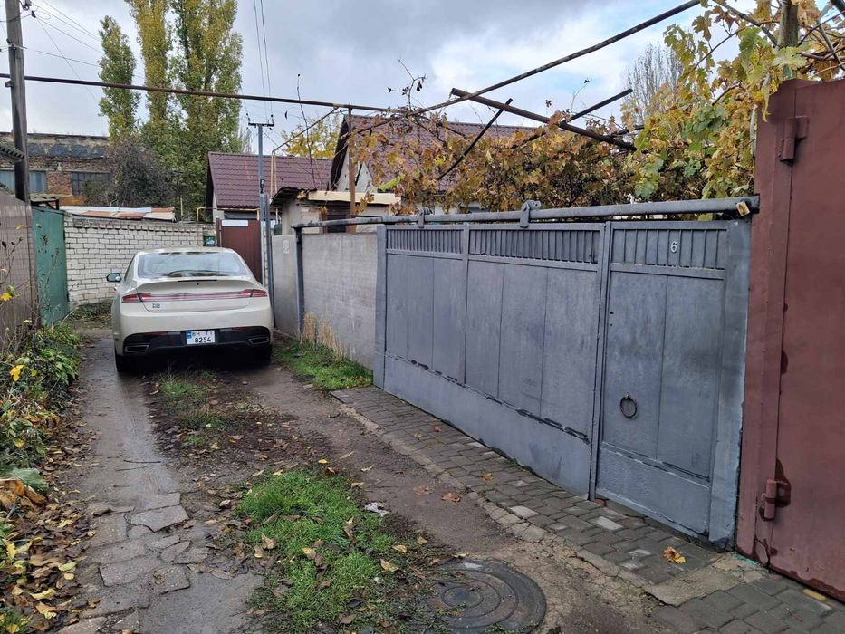 Сдаётся частный дом на Промышленном переулке. Газ, парковка, гараж