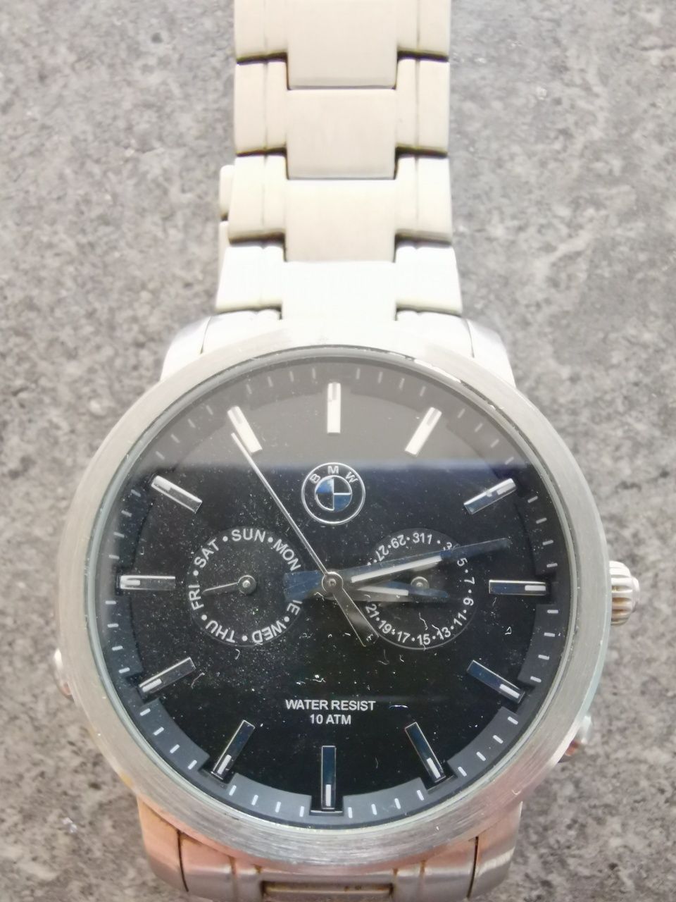 Relógio com a insígnia BMW