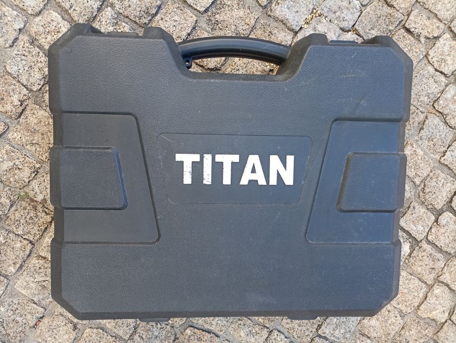 Máquina de Furar/Demolir TITAN TTB653SDS I