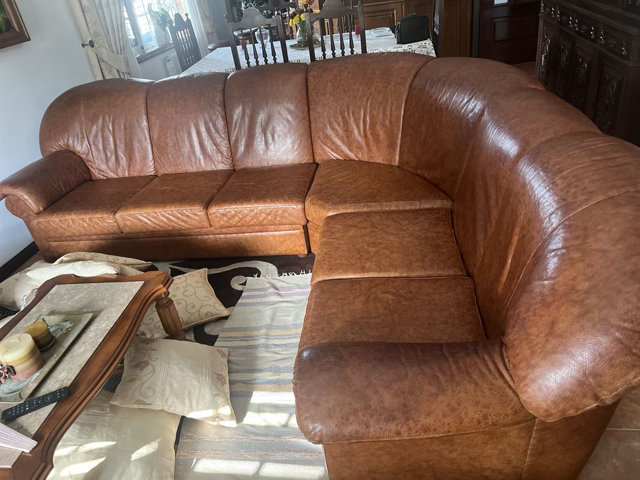 Sofa em pele redondo em otimo estado