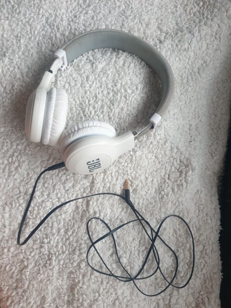 Słuchawki JBL nauszne białe