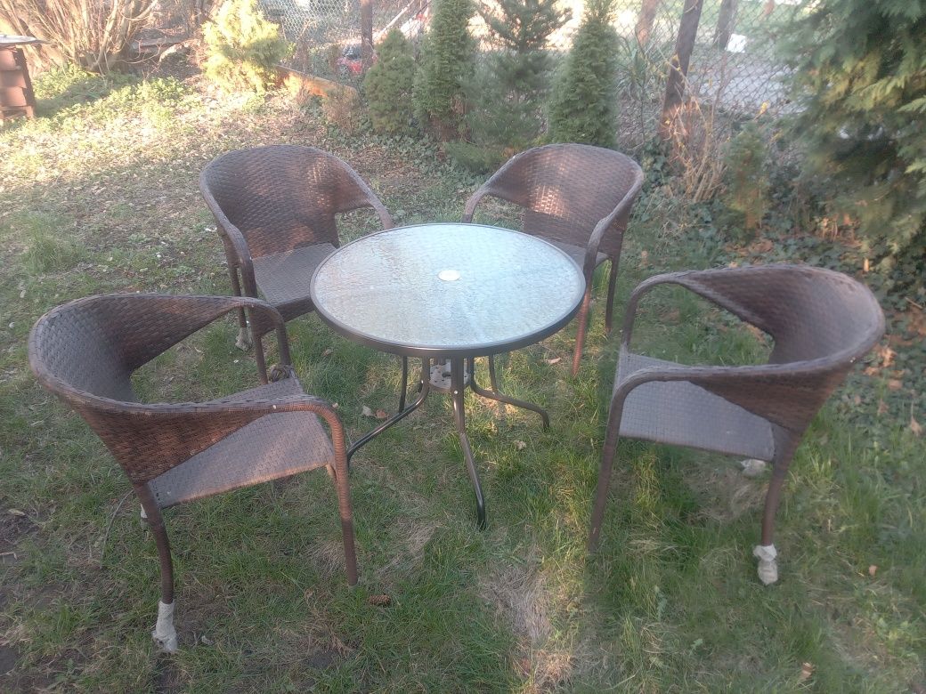 Zestaw ogrodowy grill 4 krzesła stolik hartowane szkło taras