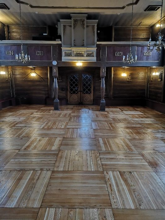 Cyklinowanie ukladanie parkietow renowacje schodow montaż listew