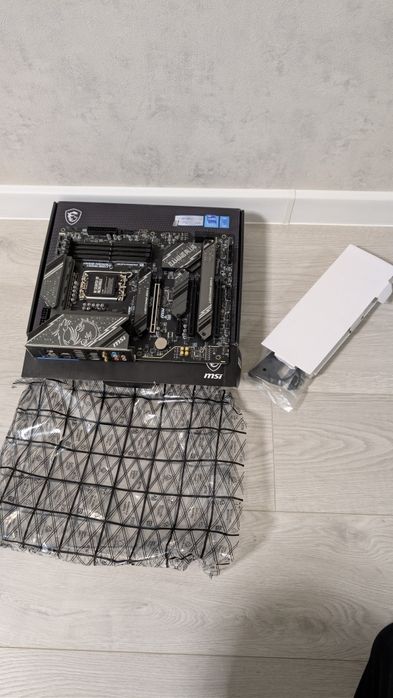 Материнская плата MSI Z790 Gaming Plus WIFI DDR5, идеал состояние