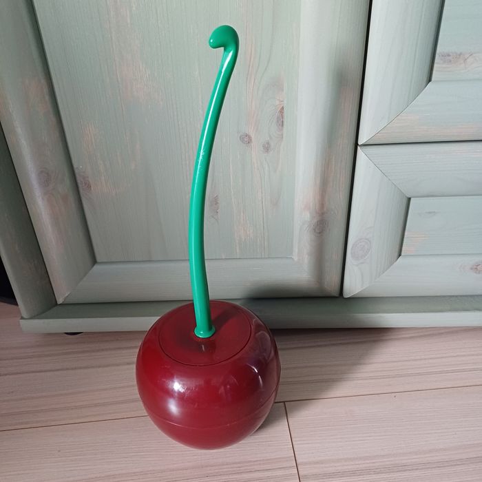 Szczotka w kształcie wiśni do wc