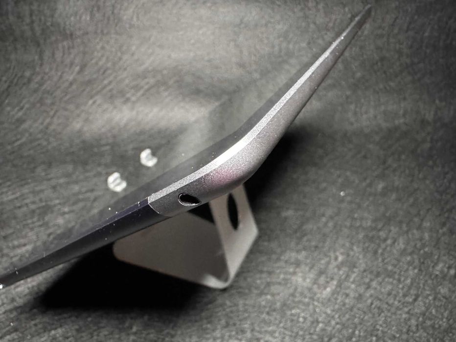 Tablet Apple iPad A1954 6th Gen 9,7" 2 GB 32 GB Wi-Fi + ładowarka