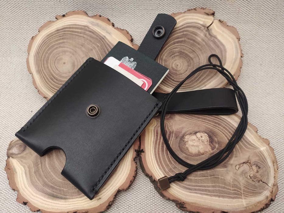 Etui na dokumenty, karty, banknoty.