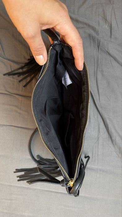 Torebka na ramię frędzle czarna eco skóra jesien 2025