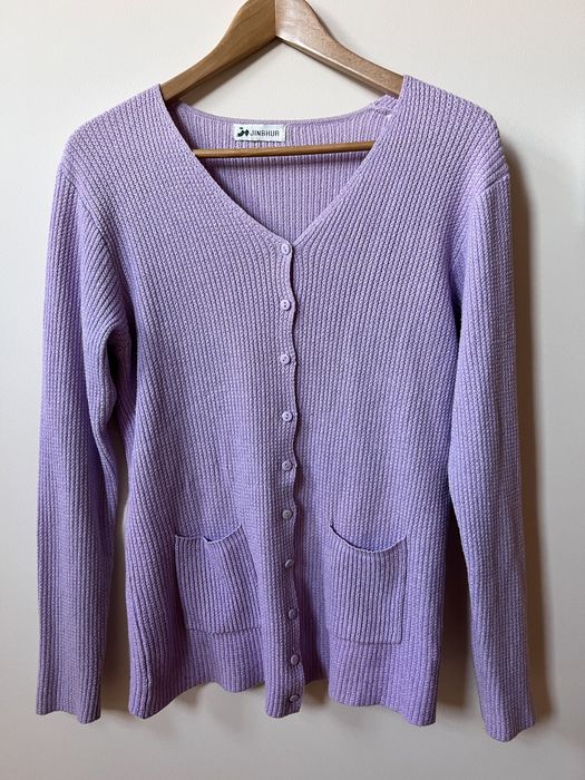 Fioletowy liliowy sweter z guzikami