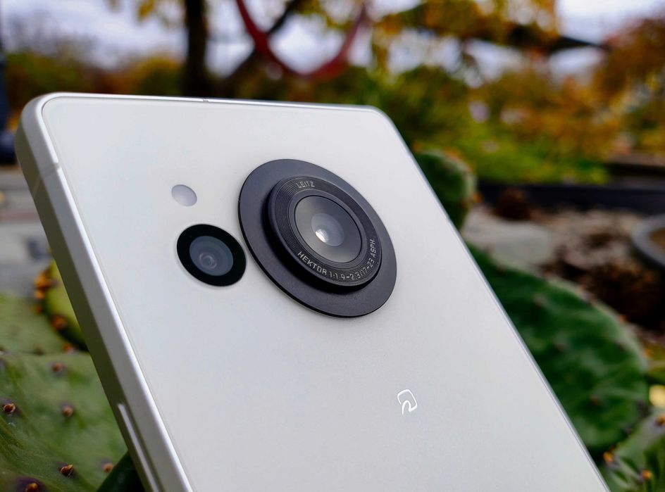 Ексклюзивний смартфон Sharp AQUOS R8 (2sim,STD-810,4570ma,6.4" 240гц)