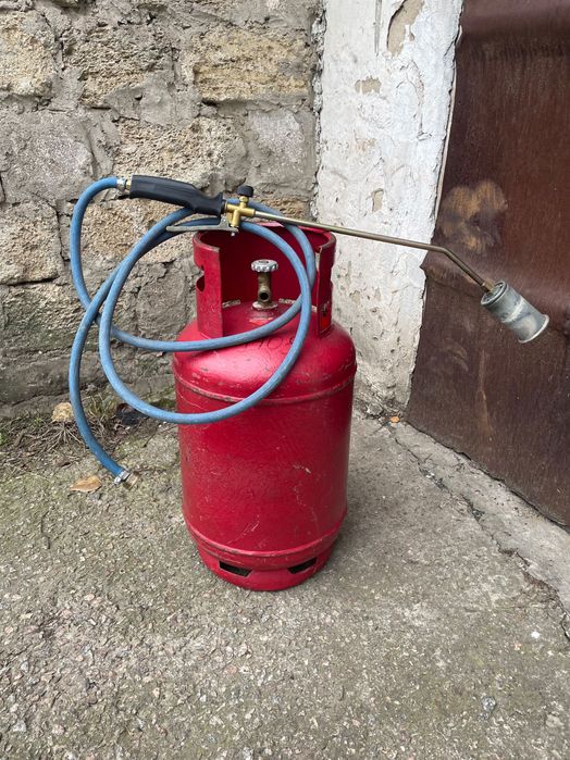 Баллон газовый. Горелка.