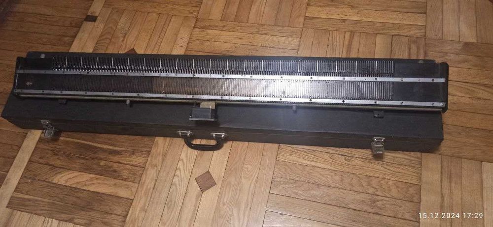 Вязальная машинка Нева 1