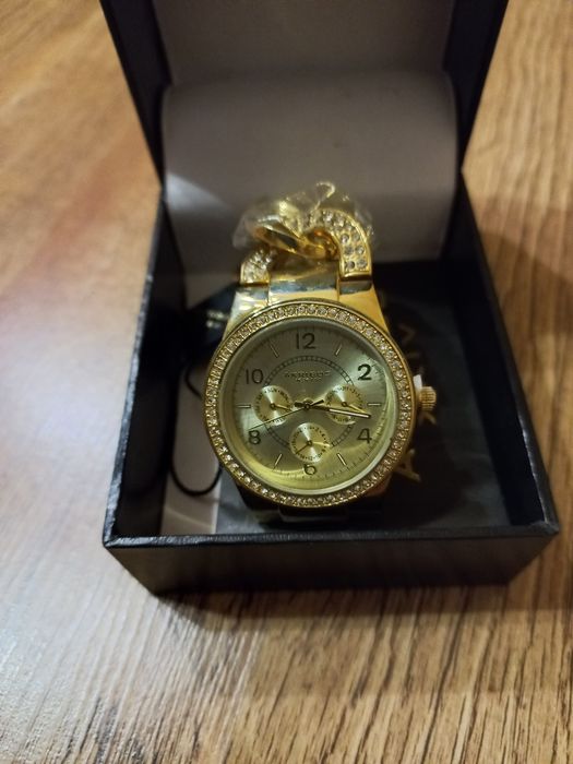 Продам   женские часы