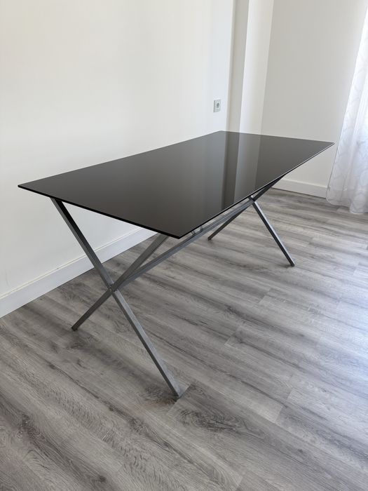 Mesa de jantar (Vidro Preto)