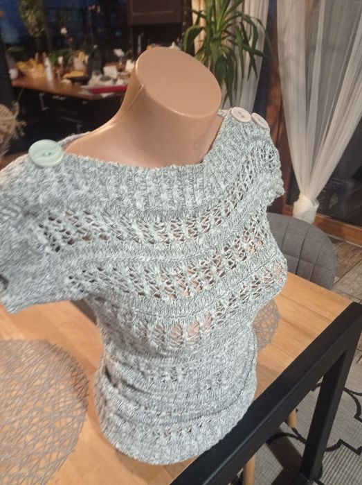 Ażurowy sweterek z krótkim rękawem XS