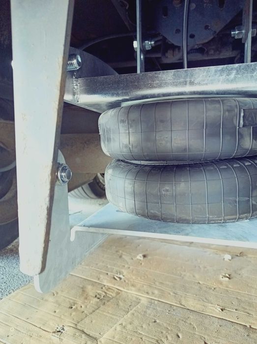 Podnoszenie podnoszenia osi naczepa  Wielton