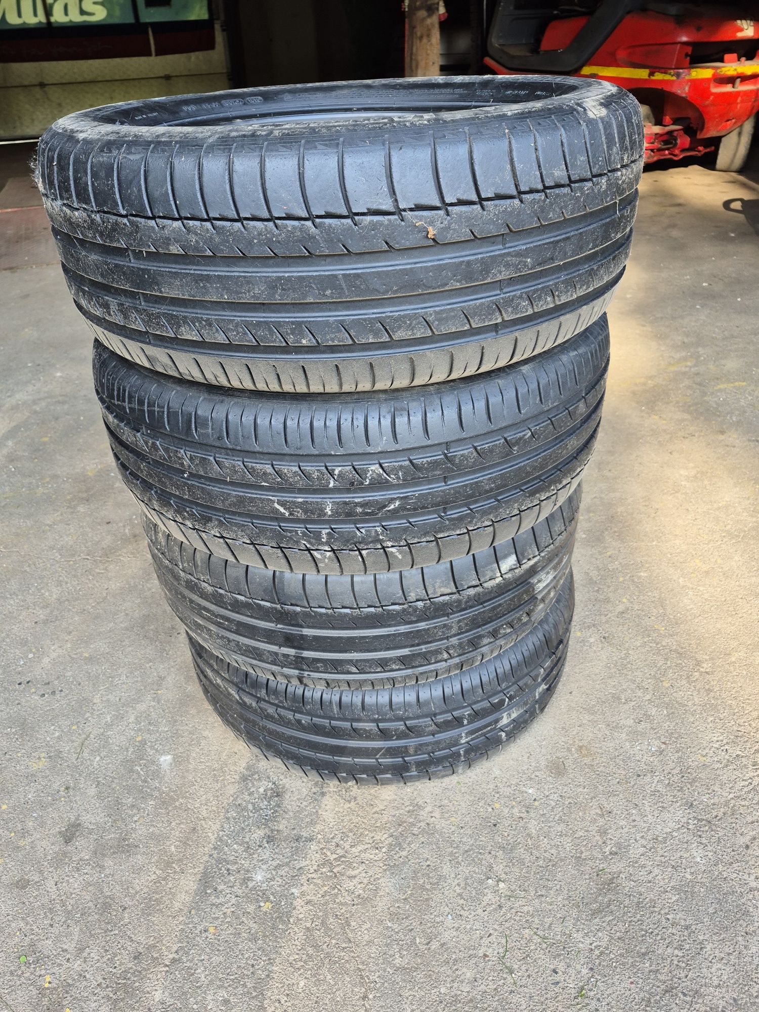 Opony 235 55 R 17 Michelin.